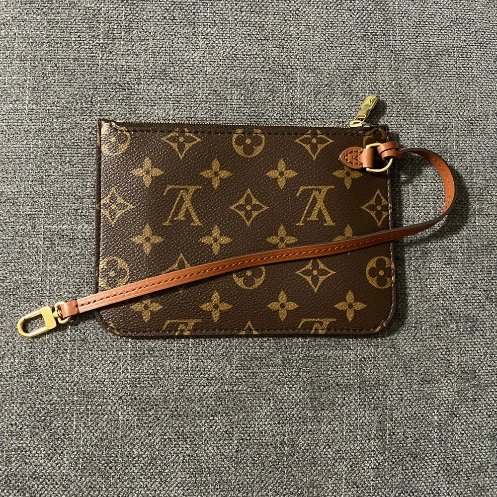 Louis Vuitton monogram zippy pouch wristlet